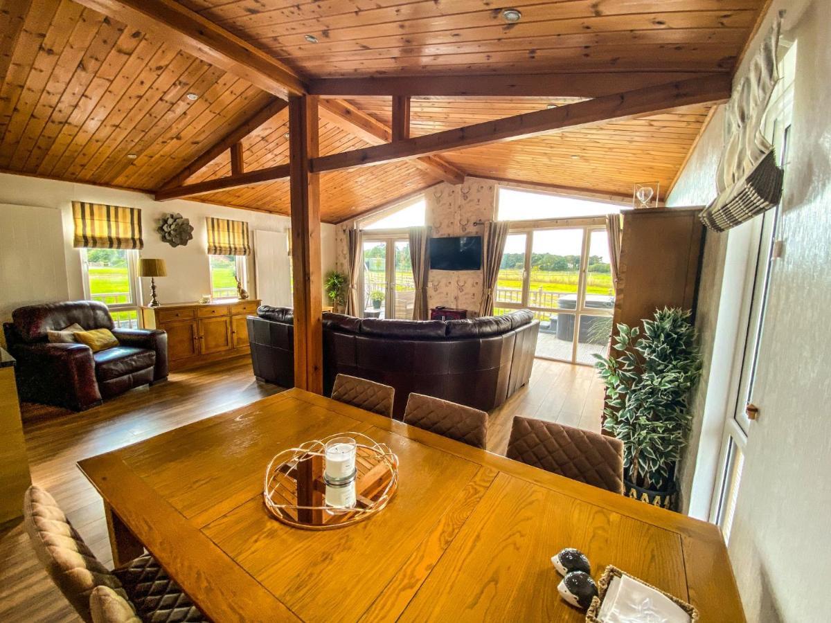 Immaculate 3-Bedroom Private Lodge Near York Luaran gambar